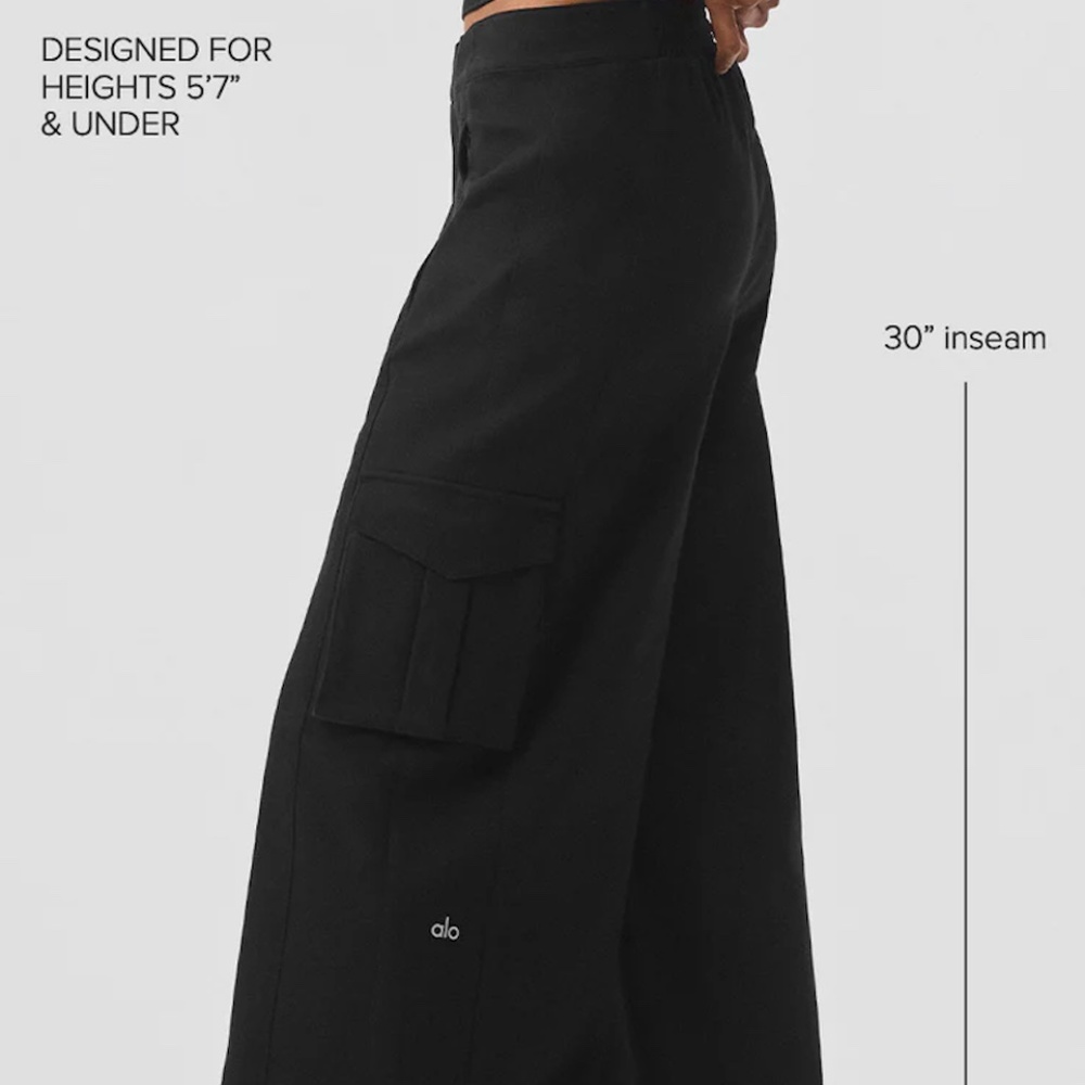 ALO Yoga Black Cargo Pants - Picture 4 of 6
